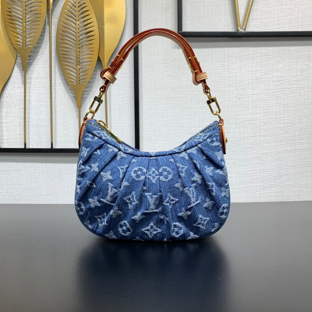 Louis Vuitton Pochette Valley Monogram Denim